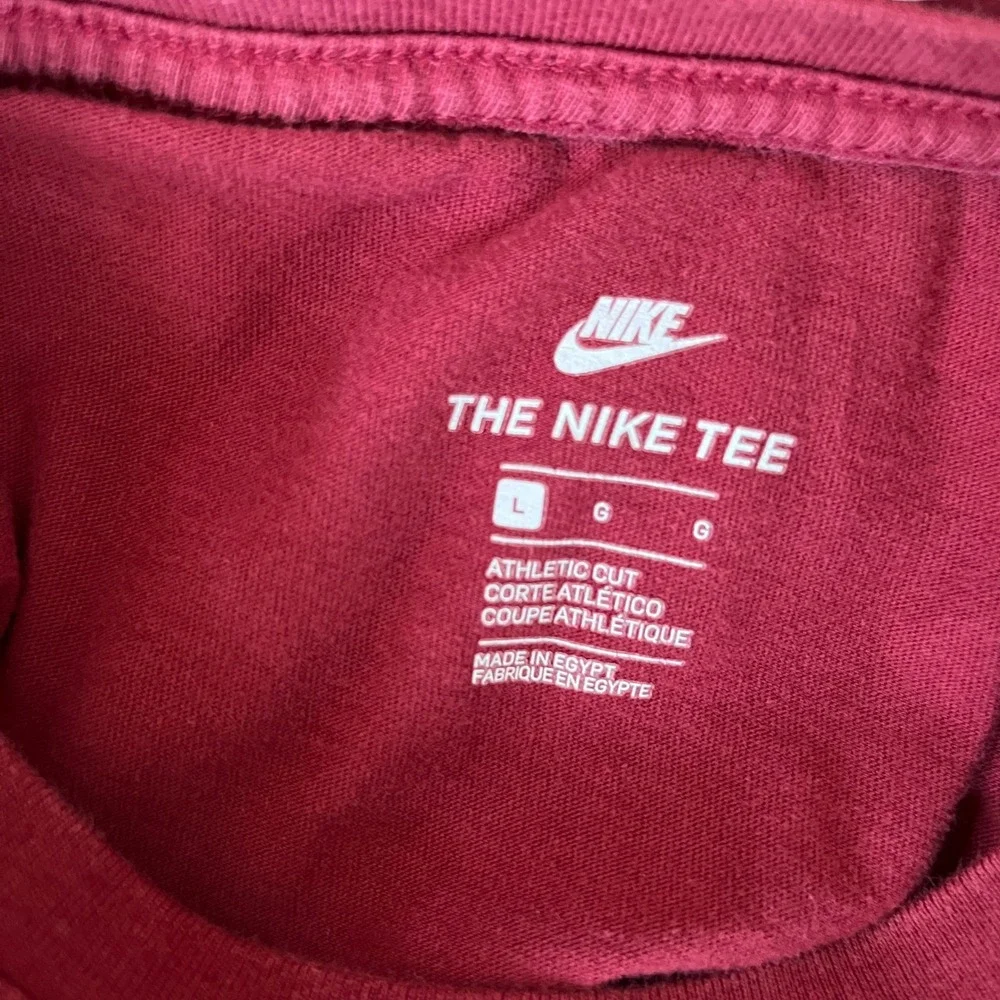 Nike Kids LeBron James Crown Logo Graphic T-Shirt Burgundy AH9457-677 Large